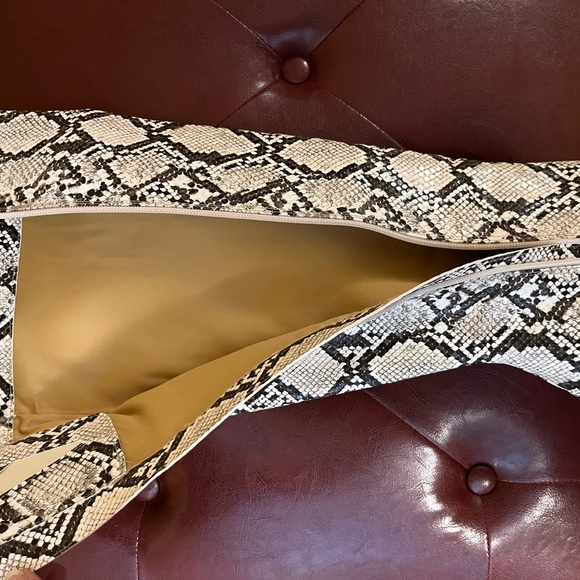 Snakeskin Pattern Knee-High Boots - Picture 7 of 8